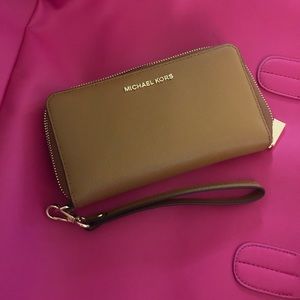 Michael Kors Jet Set cell phone wallet